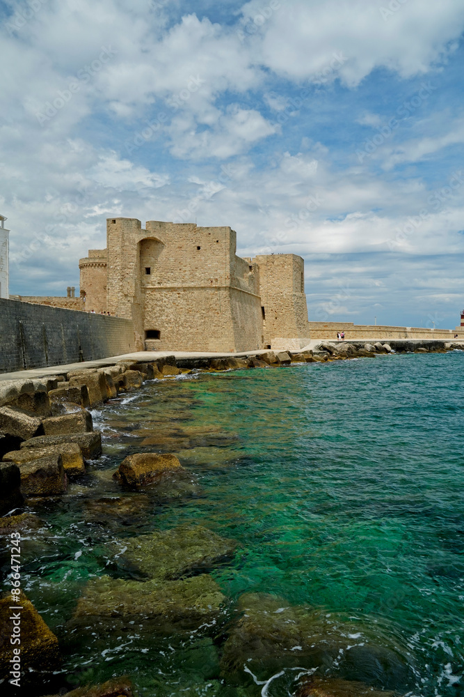 Il Castello di Carlo V e le mura di Monopoli, Bari, Puglia. Italy Il Castello di Carlo V e le mura di Monopoli, Bari, Puglia. Italy