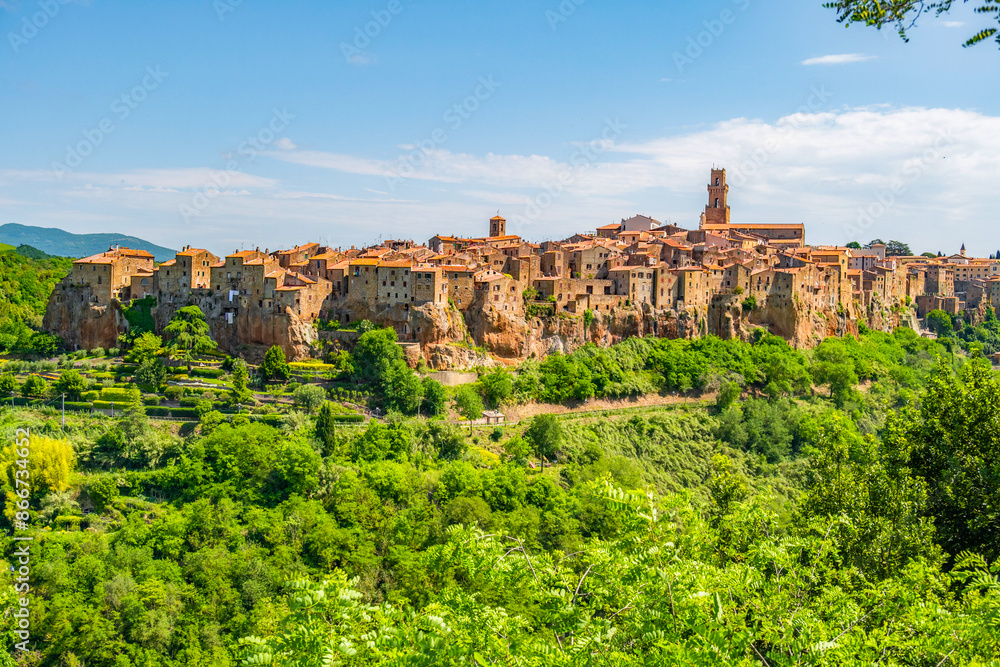 Obraz premium Pitigliano city on the cliff in summer, Italy