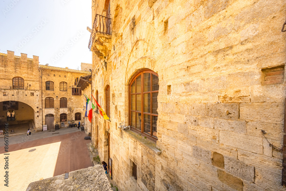 Fototapeta premium Medieval San Gimignano hill town with skyline of medieval towers, including the stone Torre Grossa. Province of Siena, Tuscany, Italy.