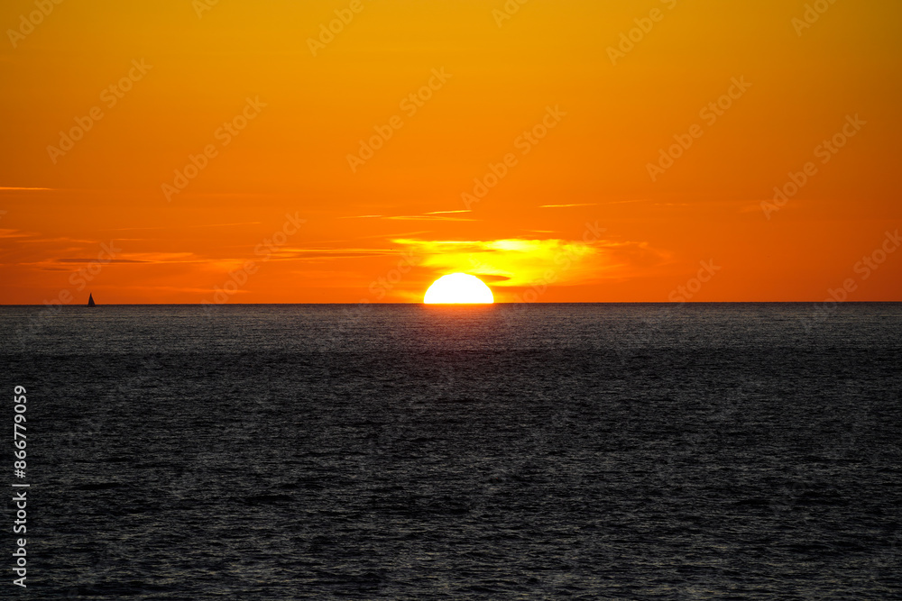 Wenn die Sonnen im Meer verschwindet. Wenn die Sonnen im Meer verschwindet.
