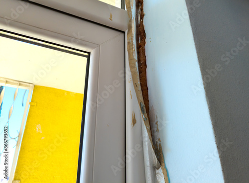 Tableau sur toile Incorrectly applied vapor barrier tape on the window slope