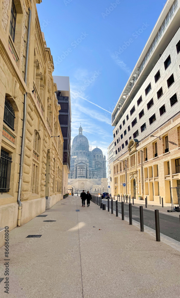 Obraz premium A street in Marseille and, in the background, the Cathedrale La Major