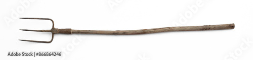 Foto old pitchfork for hay isolated on white background