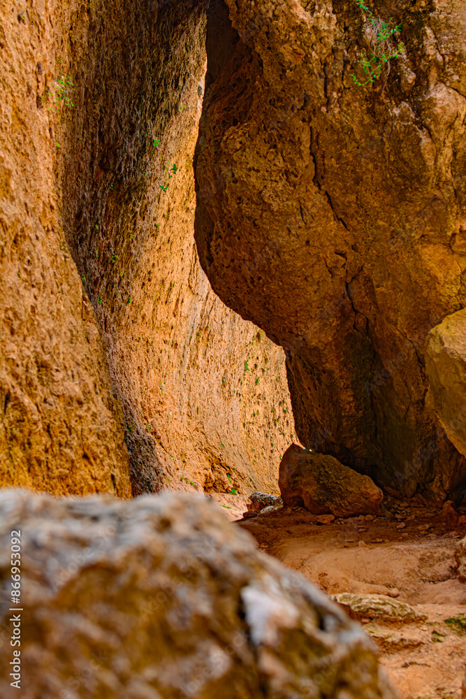Obraz premium Increíble túnel de rocas en la Ciudad encantada en Cuenca 