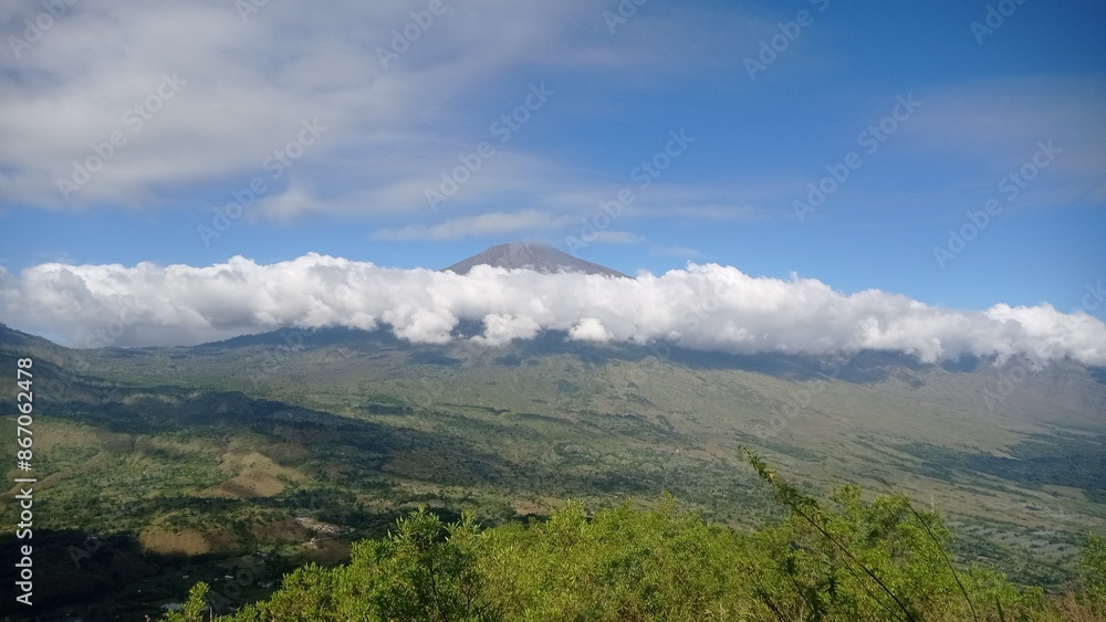 Fototapeta premium Beautiful view of Mount Rinjani from Pergasingan Hill. the landscape is for hiking and outdoor lifestyle concept. beautiful natural scenery