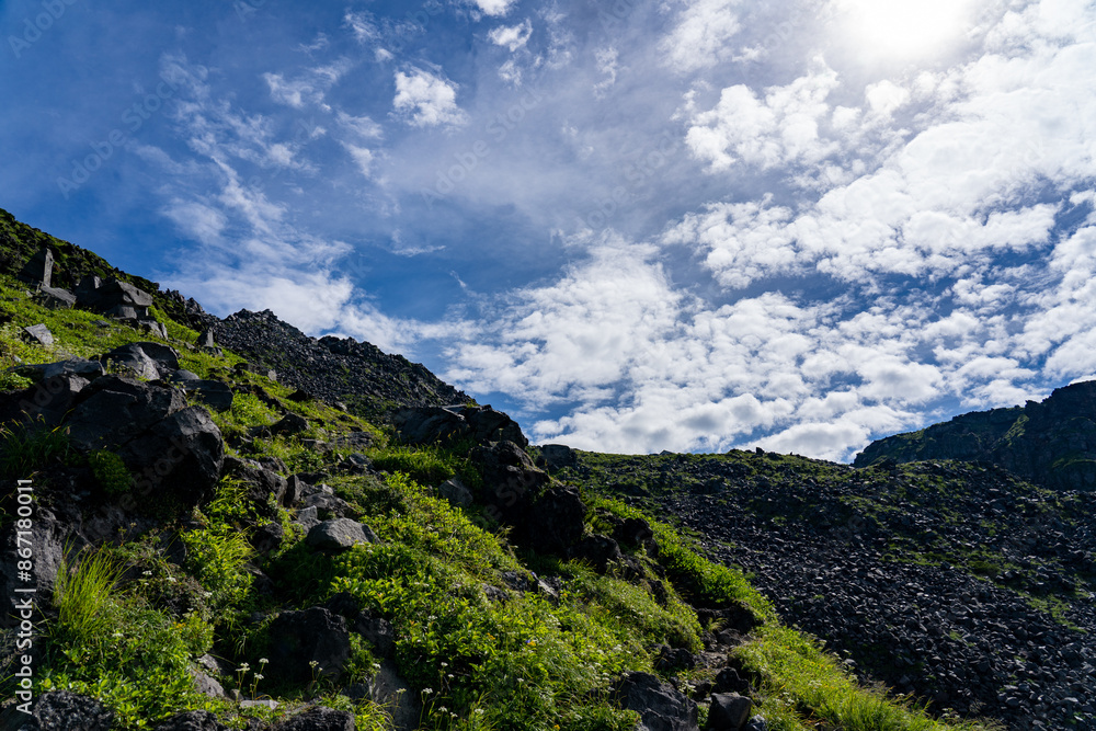 Fototapeta premium 夏空の鳥海山