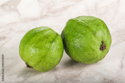 Fototapeta Naklejka Na Ścianę i Meble -  Fresh ripe green Guava fruit