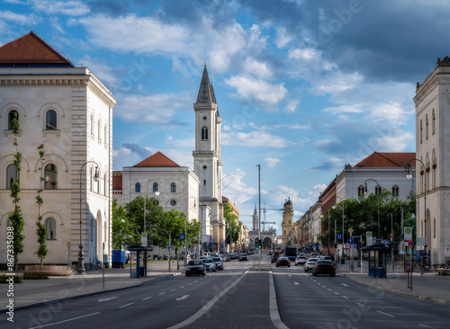 Obraz na płótnie Cityscape of Munich, view along Ludwigstrasse w salonie