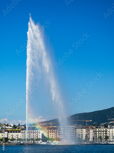 Obraz na płótnie Rainbow by the water jet on lake Geneva w salonie