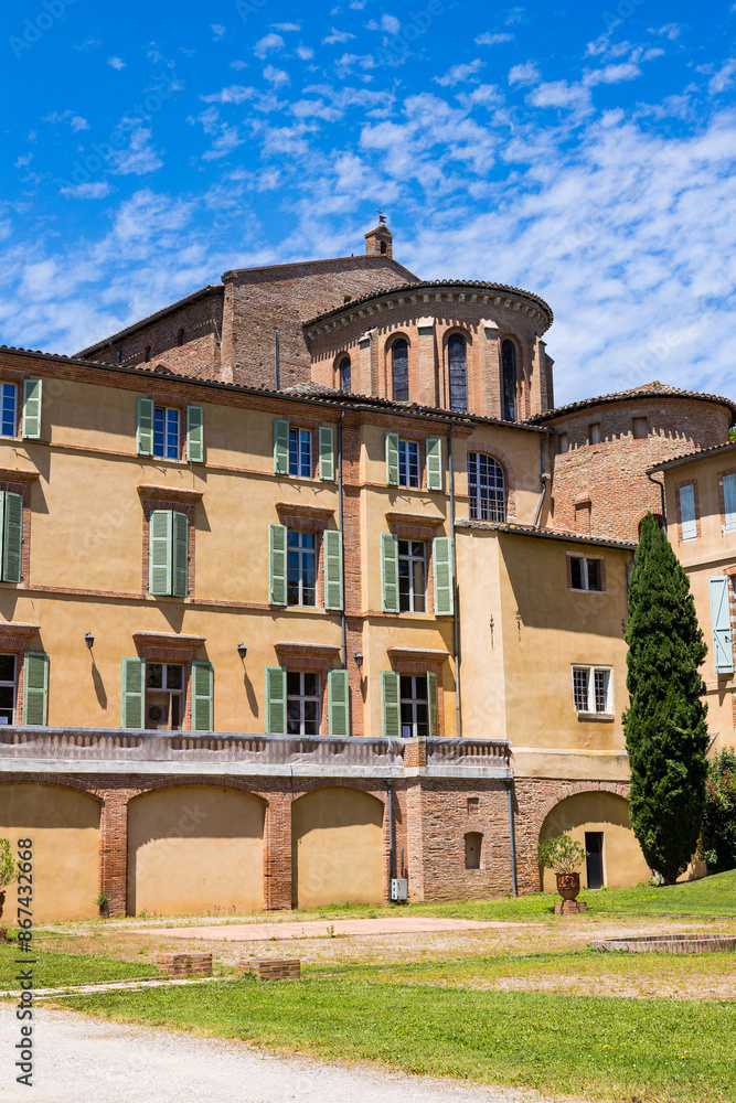 Abbatiale Saint-Michel de Gaillac depuis les jardins Abbatiale Saint-Michel de Gaillac depuis les jardins