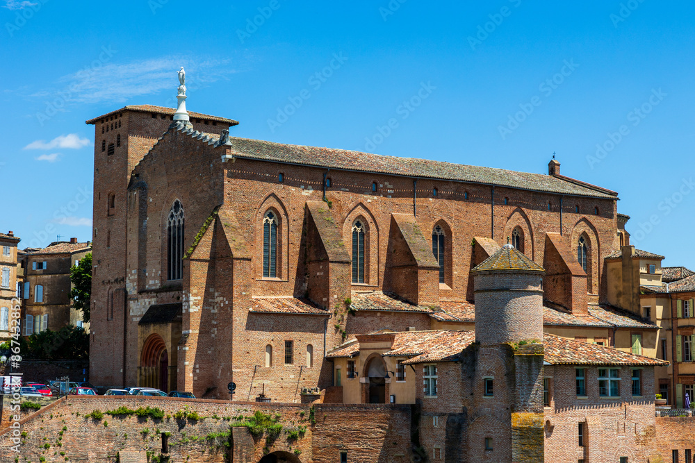 Fototapeta premium Abbatiale Saint-Michel de Gaillac, construit au bord du Tarn
