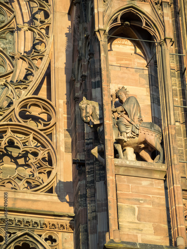 Obraz na płótnie Sculptural work of Strasbourg Cathedral facade w salonie