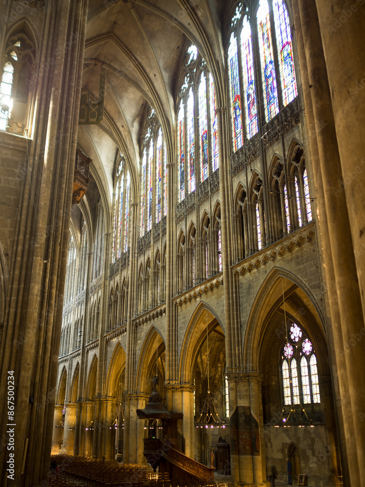Main nave of the Cathédrale Saint-Étienne de Metz