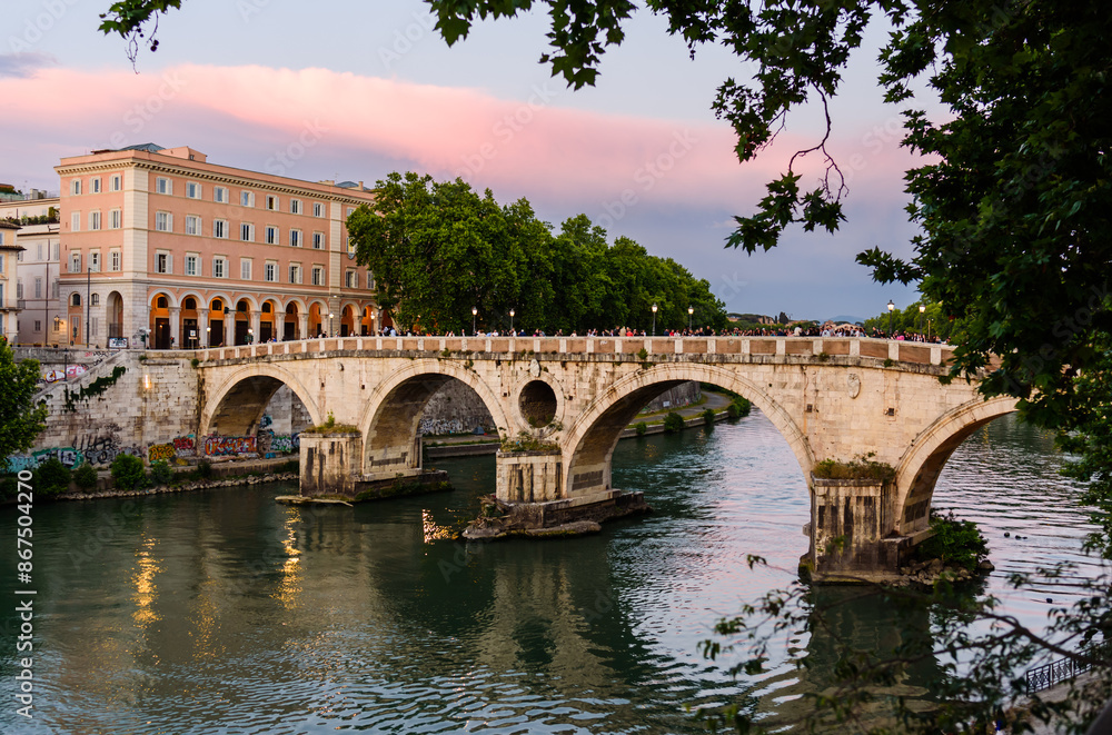 Ponte Garibaldi in Rom am Abend Ponte Garibaldi in Rom am Abend