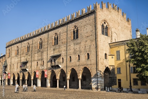 Fotografia mantua, italien - palazzo ducale an der piazza sordello
