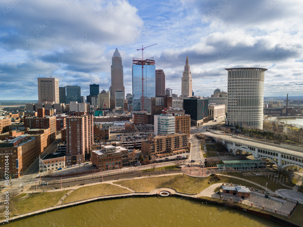 Fototapeta premium Cleveland aerial skyline with Cuyahoga River from west bank of the flats