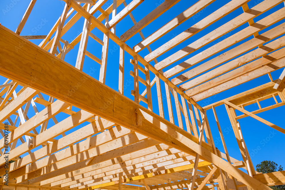 Foto de As construction of new home, ceiling rafter framework beams ...