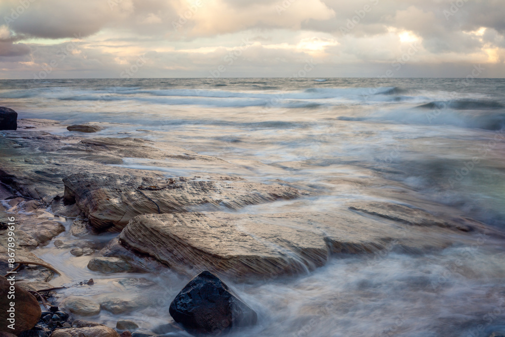 Obraz premium Long-exposure coastal shot