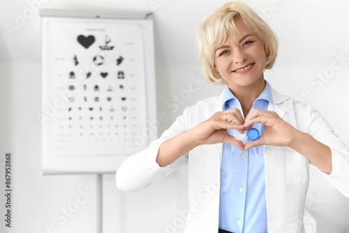 Female oculist with contact...