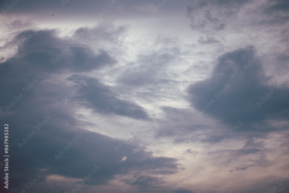 Obraz premium The sky is cloudy and grey
