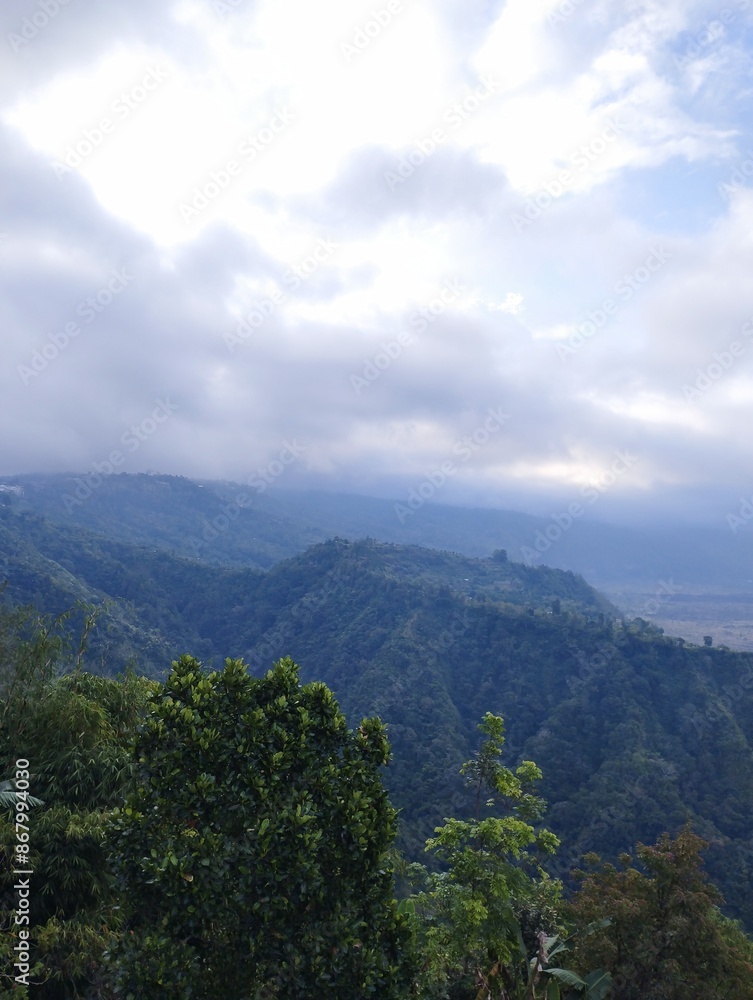 Naklejka premium Bali Island : clouds over the mountains