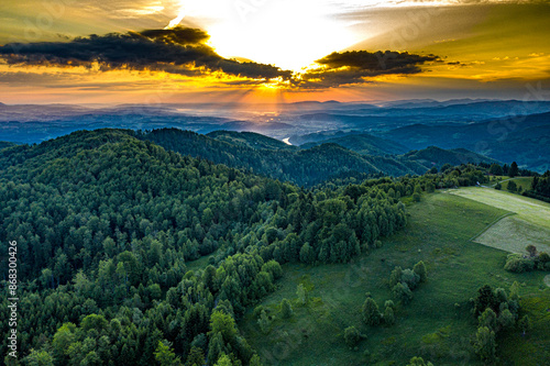 Wallpaper Mural Beskid Sądecki, wiosna, widok z drona Torontodigital.ca