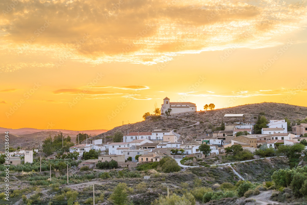 Obraz premium Cortijo de Fuencaliente y Calera al atardecer, Serón, Almería