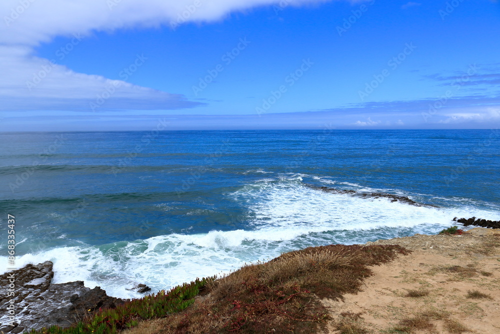 Paisagens e vistas  da Costa marítima portuguesa com as suas praias e ambiente marítimo