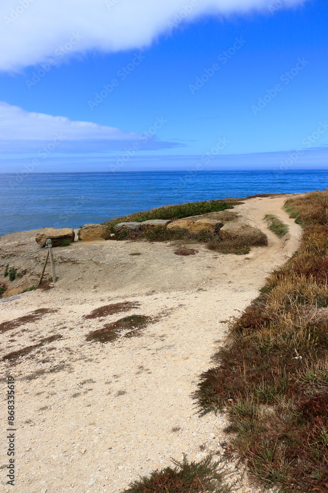 Paisagens e vistas da Costa marítima portuguesa com as suas praias e ambiente marítimo Paisagens e vistas da Costa marítima portuguesa com as suas praias e ambiente marítimo
