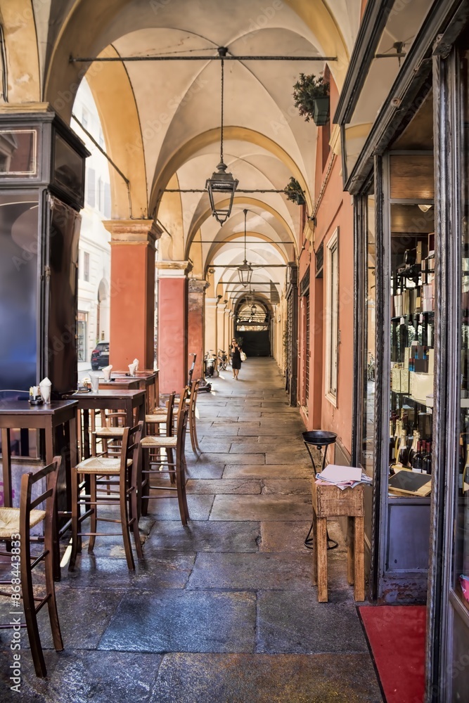 modena, italien - arkaden in der altstadt