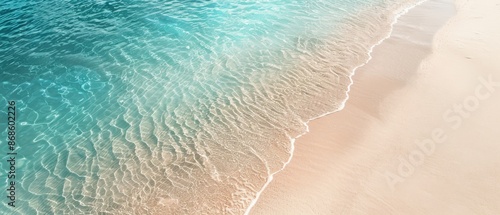 Fototapeta Naklejka Na Ścianę i Meble -  The ocean is calm and the water is clear