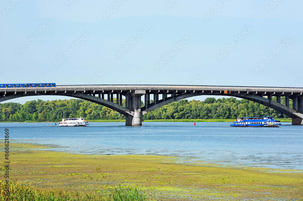 Fototapeta premium Metro bridge across Dnieper river in Kyiv (Kiev)