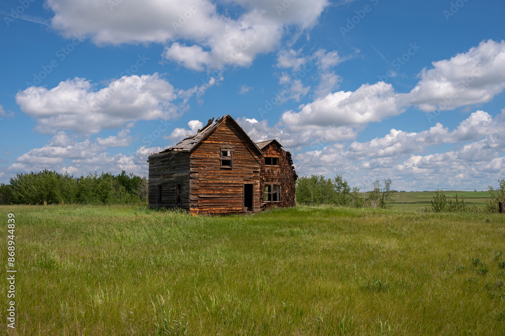 Abandoned farm house north of Hanna, Alberta. Abandoned farm house north of Hanna, Alberta.