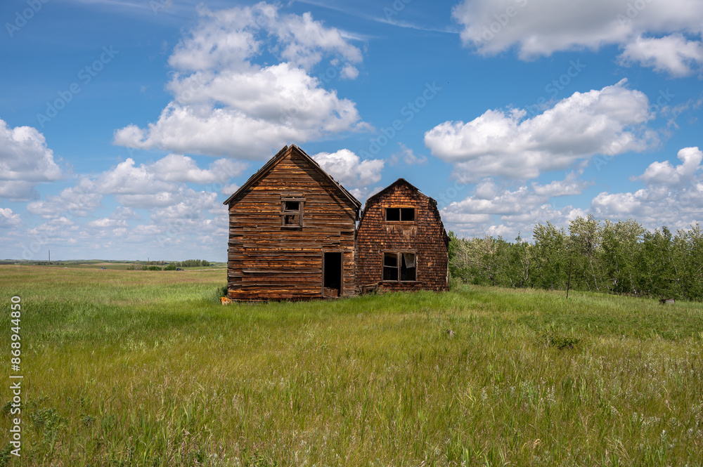 Abandoned farm house north of Hanna, Alberta. Abandoned farm house north of Hanna, Alberta.