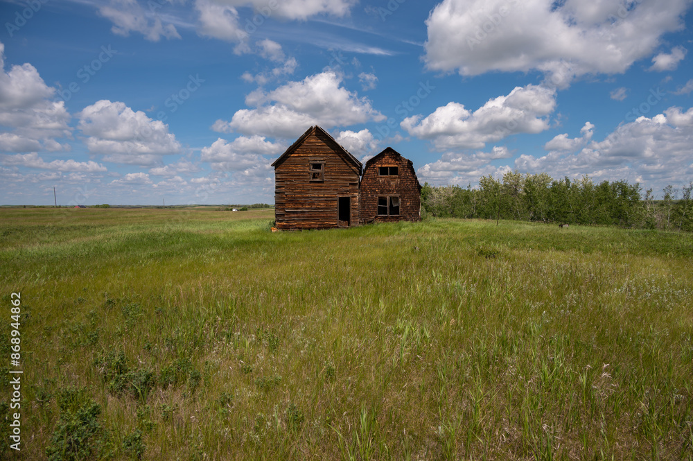 Abandoned farm house north of Hanna, Alberta. Abandoned farm house north of Hanna, Alberta.