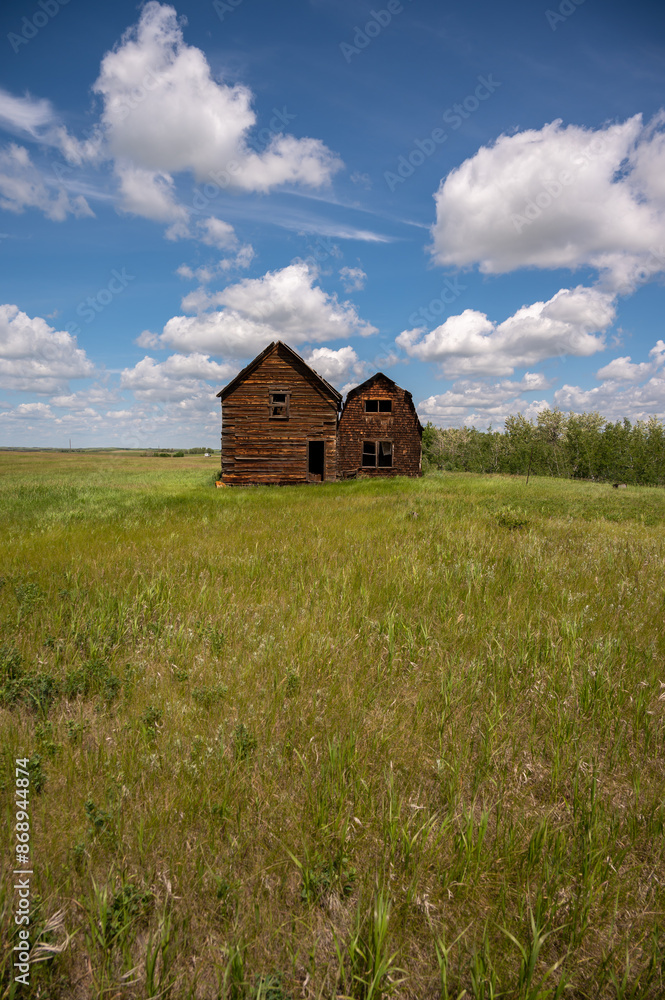 Abandoned farm house north of Hanna, Alberta. Abandoned farm house north of Hanna, Alberta.