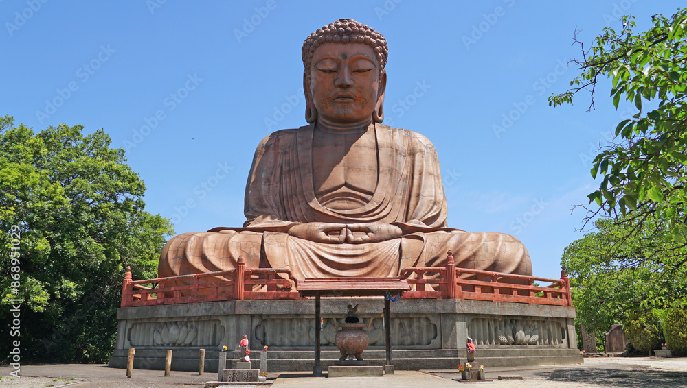 Fototapeta premium The Giant Great Buddha of Shurakuen stands in Shurakuen Park, Tokai City, Aichi Prefecture, Japan.