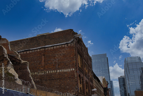 Fotografi Damaged building from the 2022 Christmas bombing in downtown Nashville