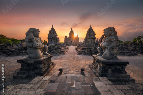 Fotografi The ancient Sewu temple (Candi Sewu), one of the greatest Buddhist temple in Yog