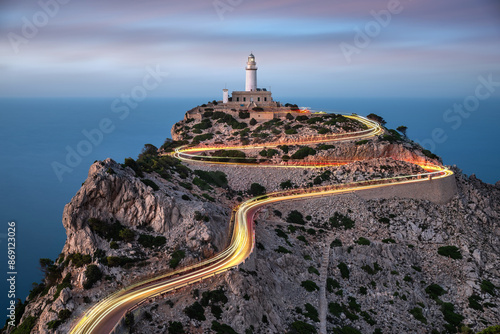Foto An outstanding view of the Lighthouse at Cap de Formentor, taken at the blue ho