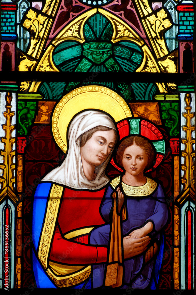 Obraz premium Holy Mary, Madonna, holding baby Jesus Christ in her arms. with the child. Sainte Marie, la Madone, tenant l'enfant Jésus-Christ dans ses bras.