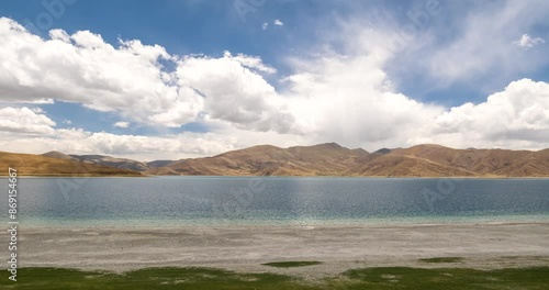 The enchanting scenery of Yamdrok Lake photo