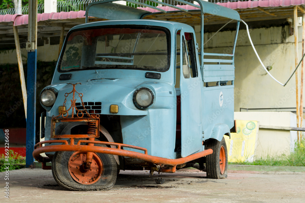 Fototapeta premium old truck on the road