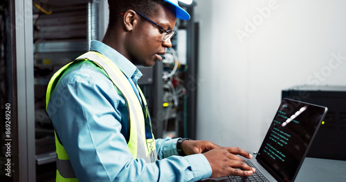 Quadro su tela Man, maintenance and server room or coding with laptop, electrician and firmware update installation or system programming