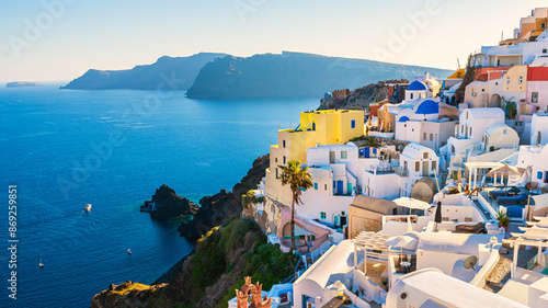 Obraz na płótnie White architecture in Santorini island, Greece. Beautiful view of Oia town at sunset. w salonie
