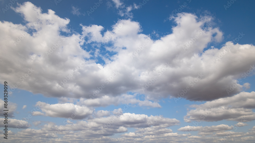 Fototapeta premium beautiful blue sky with white cumulus clouds for abstract background