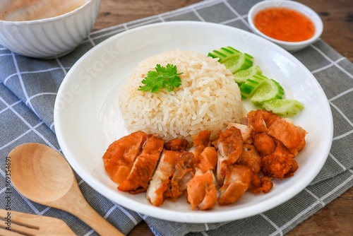 Obraz na plátně Fried Chicken and rice, rice, chicken, hainanese  fried chicken rice, coriander,