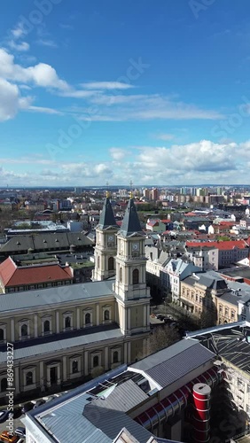 Kościół w Ostrawie w Republice Czeskiej z Drona w 4K pionowo photo