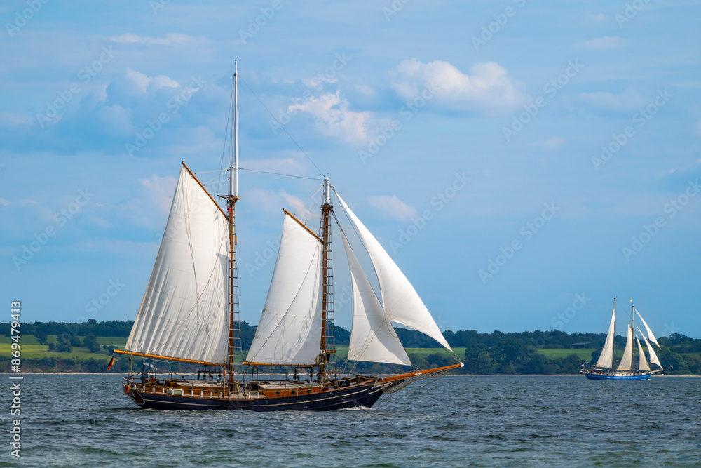 Segelschiffe auf der Ostsee in der Eckernförder Bucht, Schleswig-Holstein, Deutschland Segelschiffe auf der Ostsee in der Eckernförder Bucht, Schleswig-Holstein, Deutschland