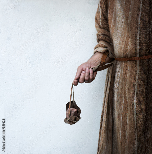 Canvastavla Man's hand with an old sling
